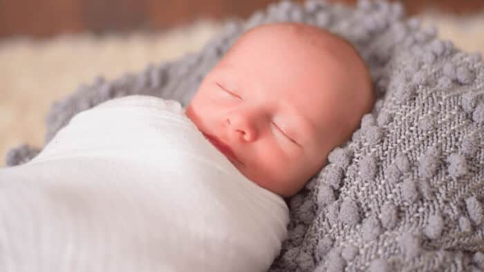 schlaf-gut-schatz-neugeborenes-schlaeft-schlafcoaching-muenchen